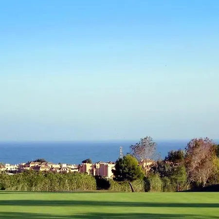 Golf With Private Garden Direct Pool Access Апартаменты *