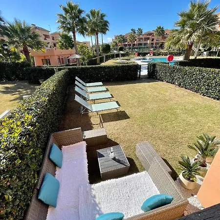 Golf With Private Garden Direct Pool Access Апартаменты